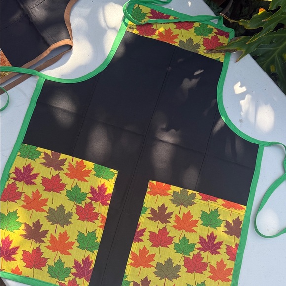 Other - Colorful Leaf Print Apron